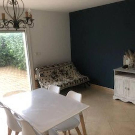Maison Dans Une Propriete Avec Une Cour Corneilhan Buitenkant foto