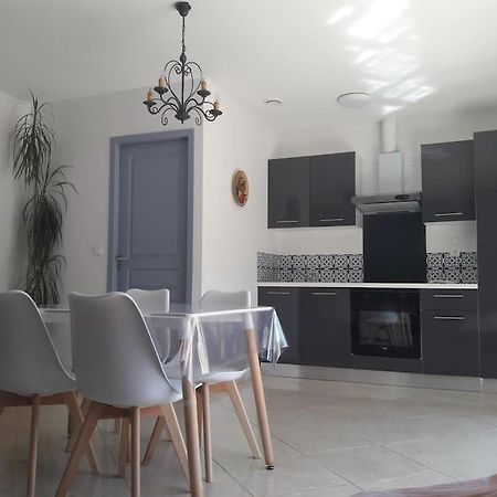 Maison Dans Une Propriete Avec Une Cour Corneilhan Buitenkant foto