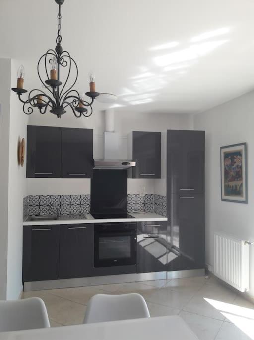 Maison Dans Une Propriete Avec Une Cour Corneilhan Buitenkant foto