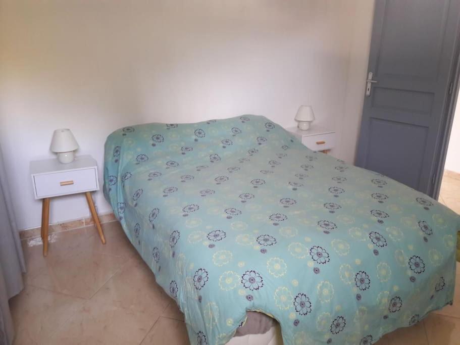 Maison Dans Une Propriete Avec Une Cour Corneilhan Buitenkant foto