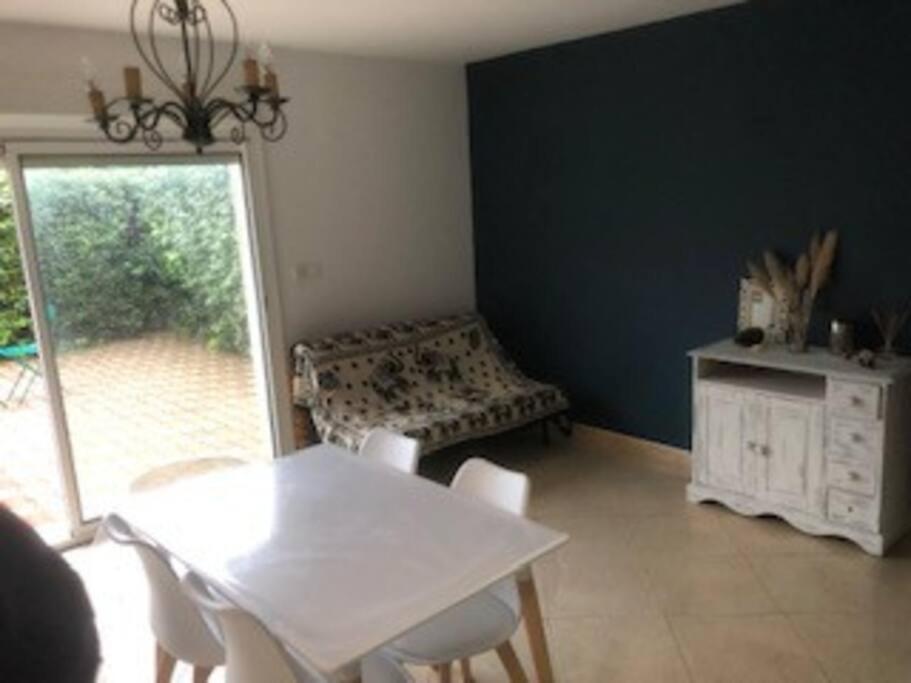 Maison Dans Une Propriete Avec Une Cour Corneilhan Buitenkant foto