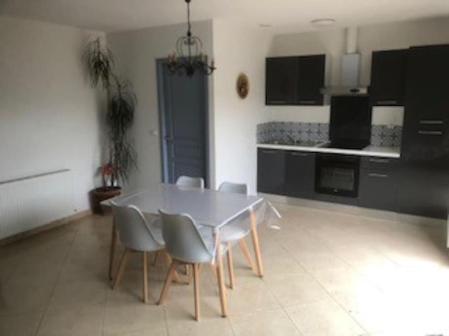 Maison Dans Une Propriete Avec Une Cour Corneilhan Buitenkant foto