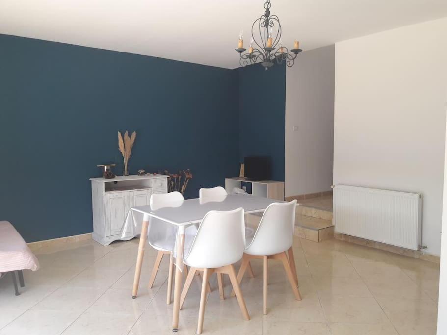 Maison Dans Une Propriete Avec Une Cour Corneilhan Buitenkant foto