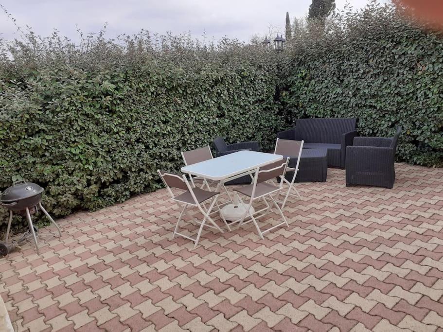 Maison Dans Une Propriete Avec Une Cour Corneilhan Buitenkant foto