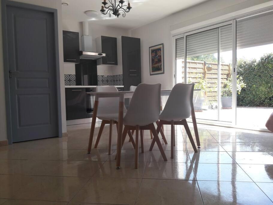 Maison Dans Une Propriete Avec Une Cour Corneilhan Buitenkant foto
