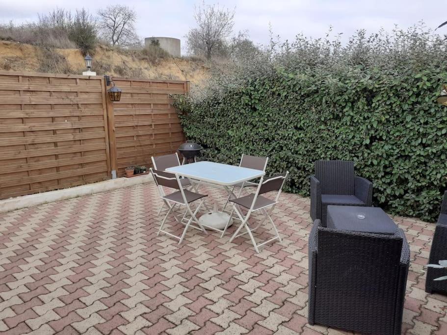Maison Dans Une Propriete Avec Une Cour Corneilhan Buitenkant foto