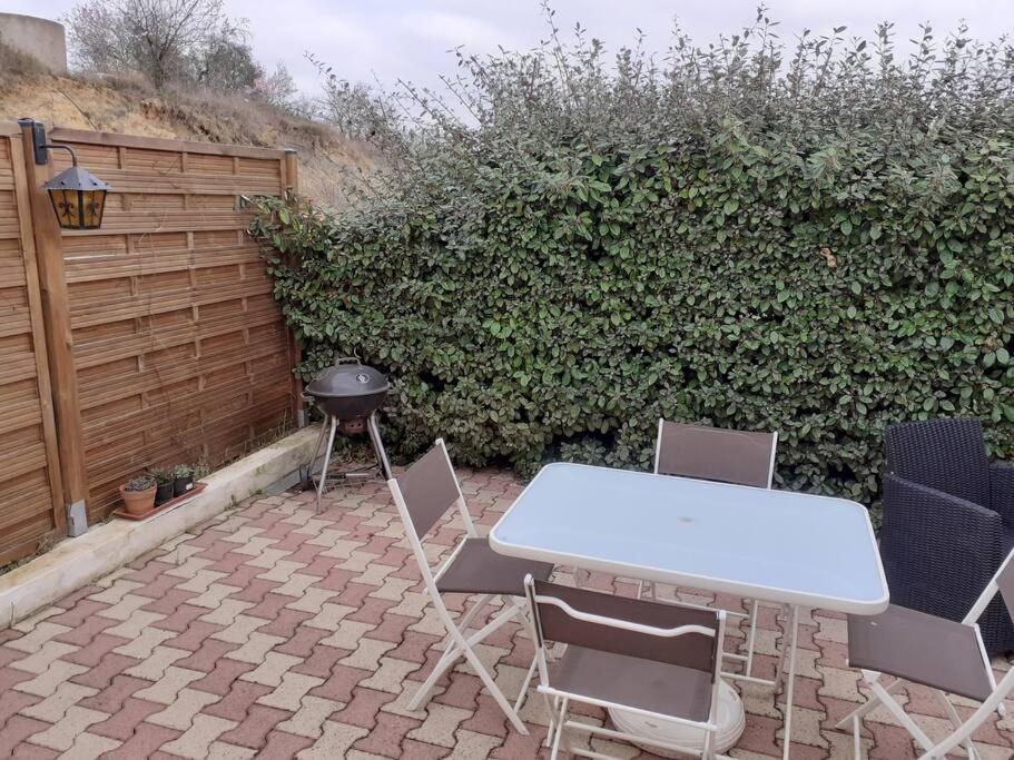 Maison Dans Une Propriete Avec Une Cour Corneilhan Buitenkant foto